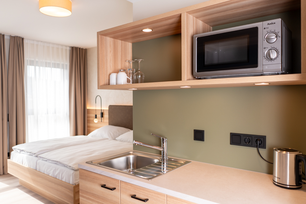 Hotel Neue Mitte Schlüchtern Zimmer mit Küchenzeile